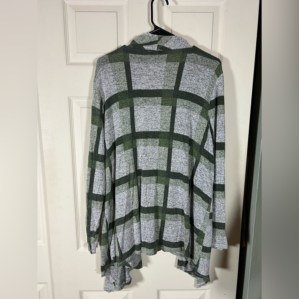 Bobeau Gray and Green Plaid Open Front Cardigan, 1X - Picture 3 of 5